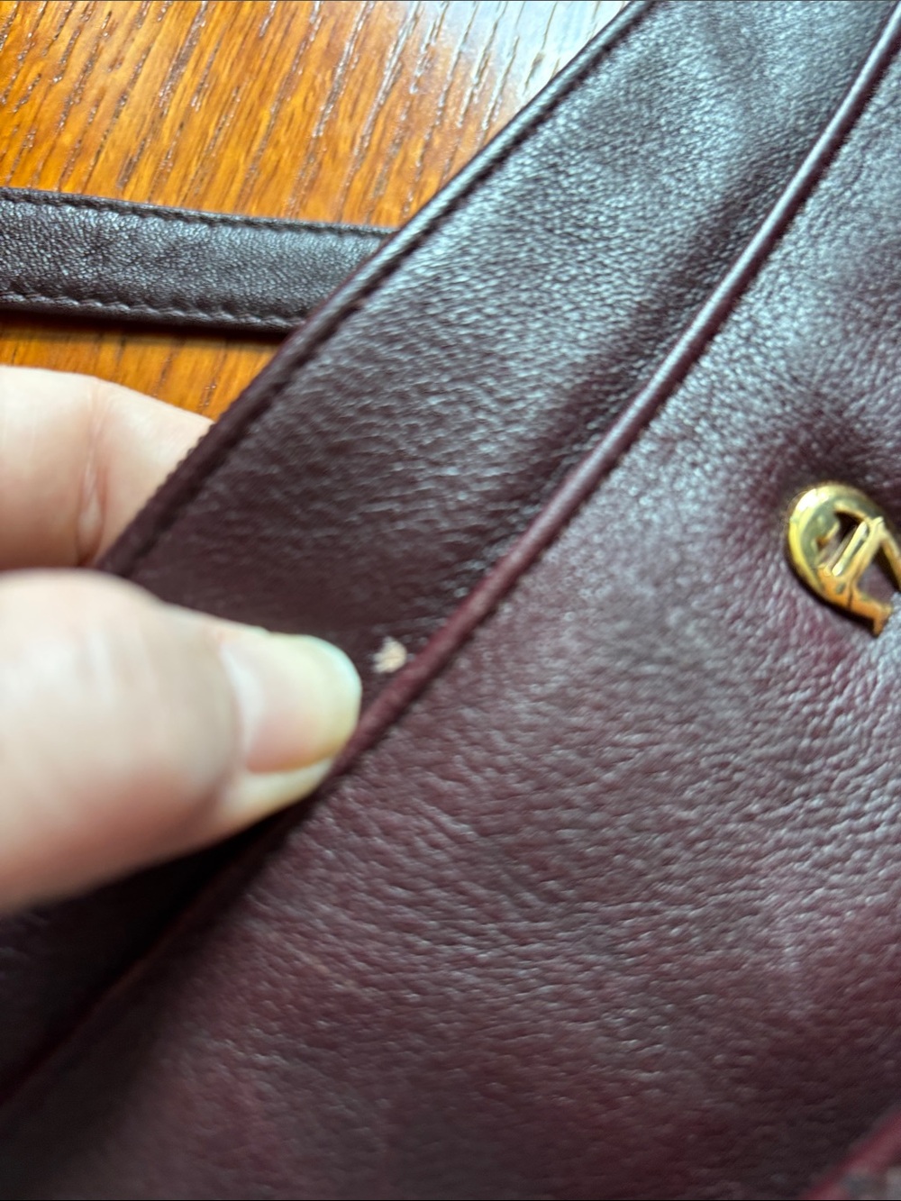 ETIENNE AIGNER Oxblood Maroon Leather Shoulder purse. Vintage classic. - Picture 11 of 12